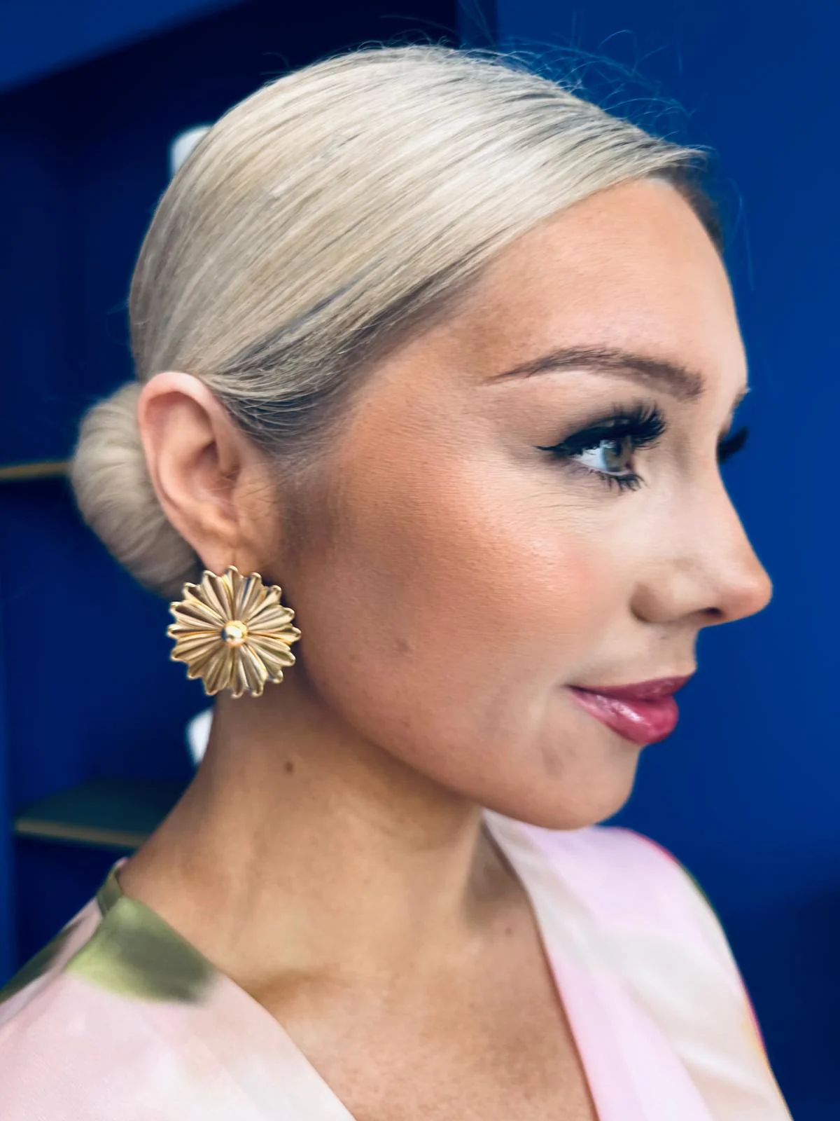 Daisy Stud Earrings Gold - Image 3