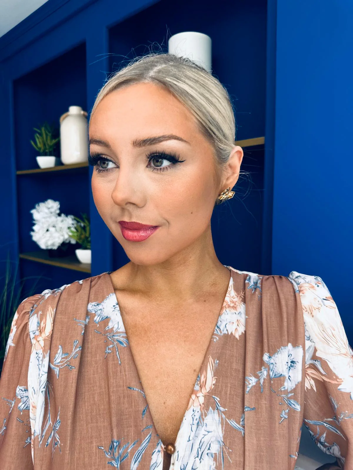 Rosie Stud Earrings Gold - Image 7